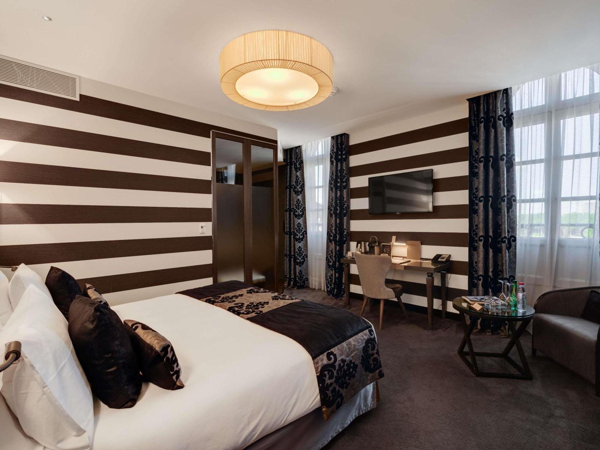 Superior Double Room Shower