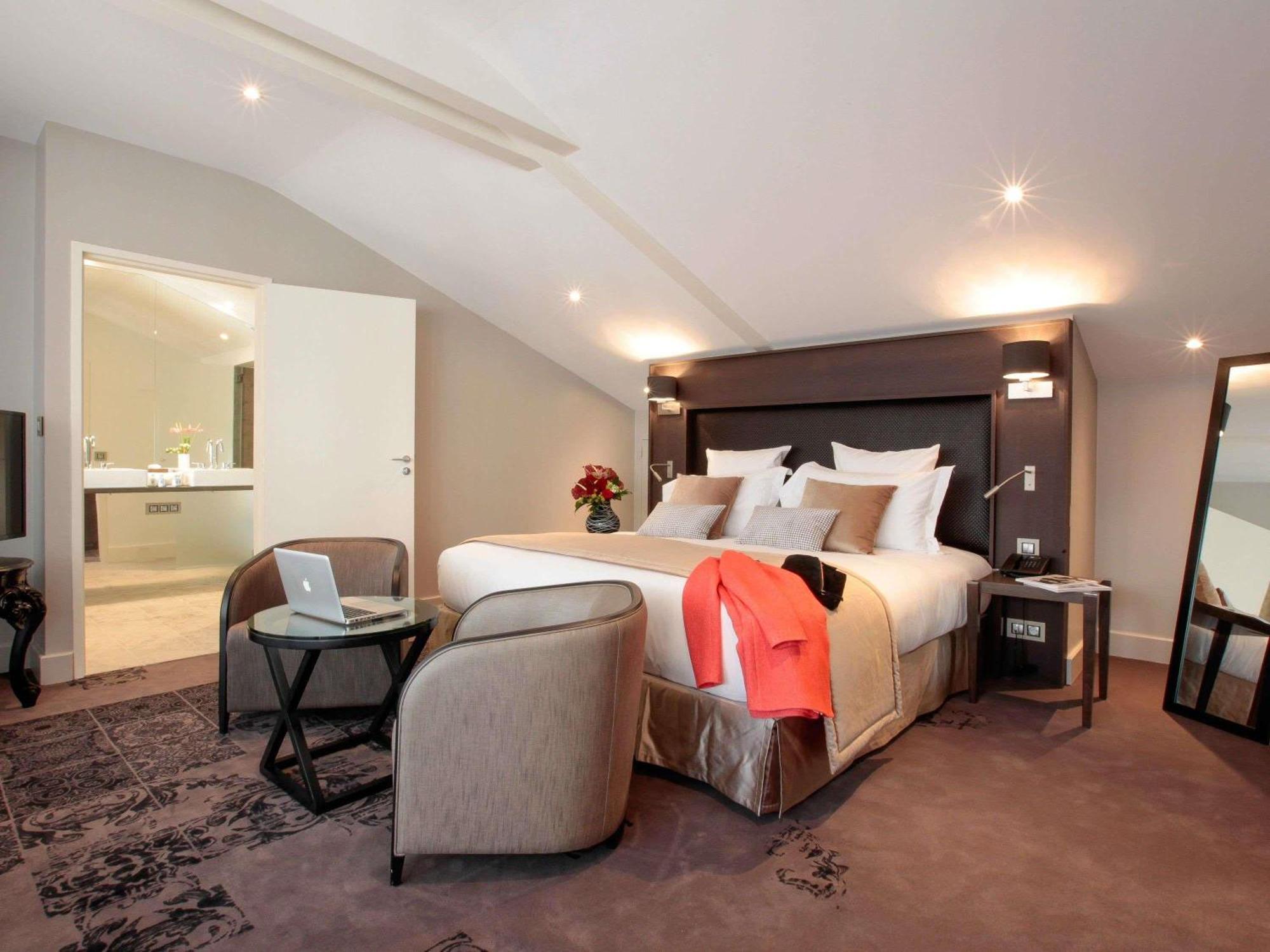 Deluxe Suite with One Double Bed and Balcony